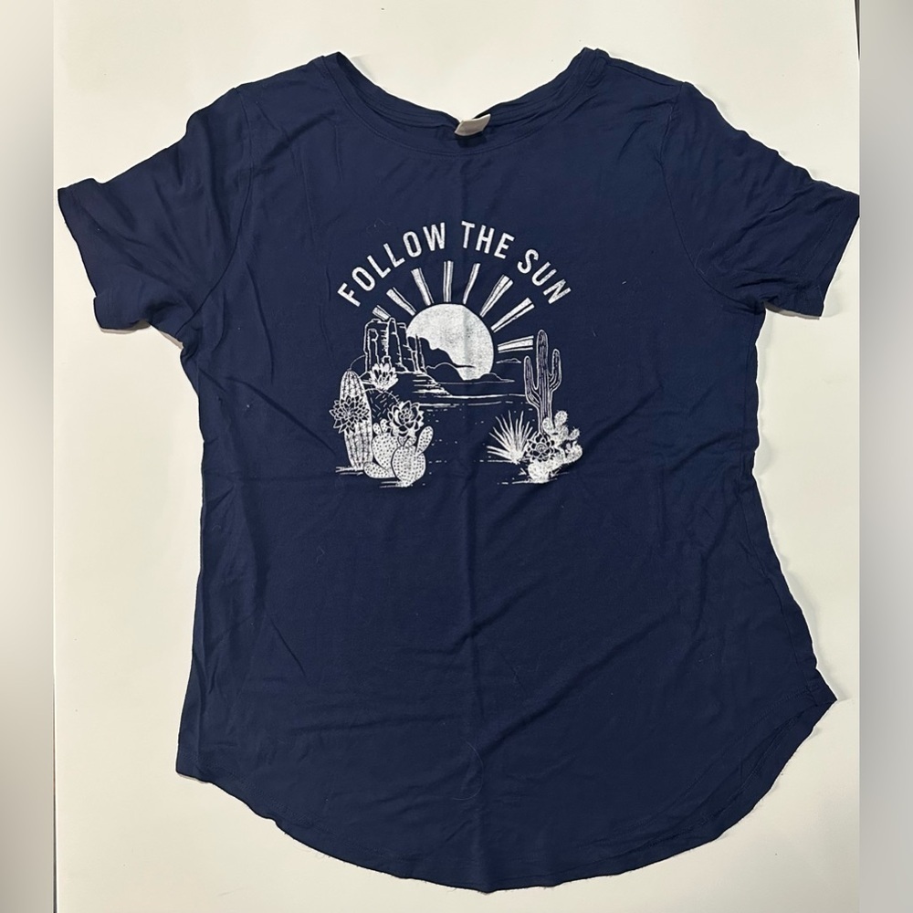 EUC Women’s Old Navy Tee, Follow The Sun, Size Small